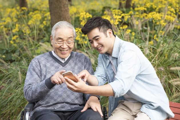 数字时代“掉队”的老年人